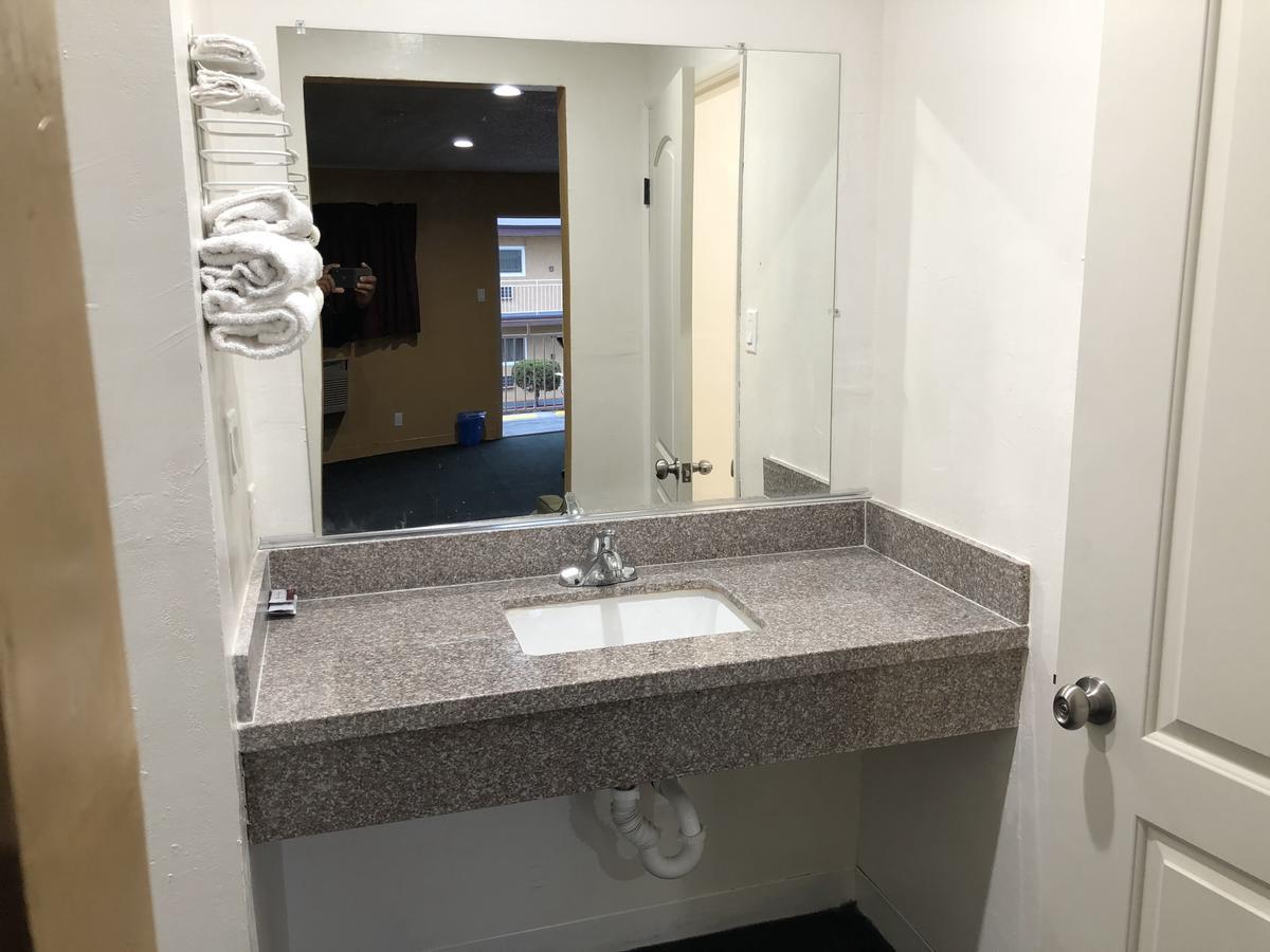 Los Angeles Inn & Suites - Lax West Athens Екстериор снимка
